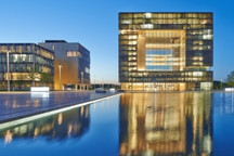 蒂森克虏伯第二财季净亏损有所改善，并上调全年预期