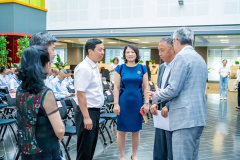 佛吉亚 佛吉亚
