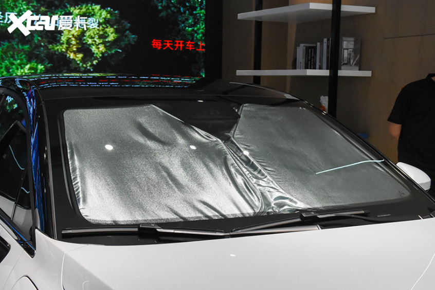 小鵬P5