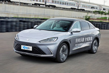最像SUV的轎車？場地試駕極狐阿爾法S