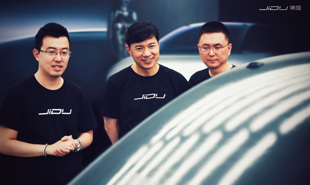 李彥宏參觀集度首款車型油泥模型：要把最先進(jìn)的人工智能技術(shù)第一時(shí)間推向市場(chǎng)