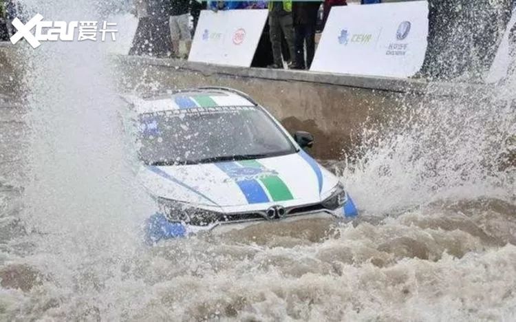 电动车;涉水