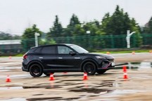 转向精准/底盘质感出色 场地试驾R汽车MARVEL R