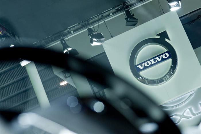 Volvo добилась лучших результатов в первой половине года, но получила прибыль после использования карты «снижения цен» после продаж.