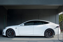 马斯克在财报电话会议上两次抨击苹果