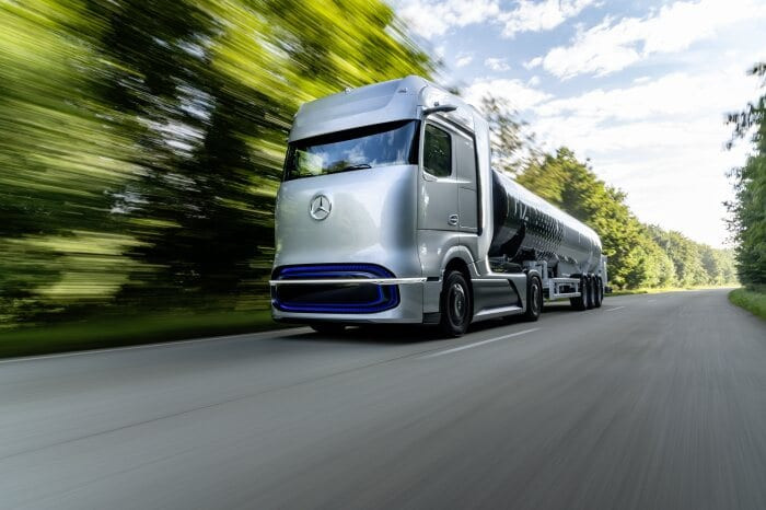 Daimler сохранит за собой 35% акций подразделения грузовых автомобилей после обретения независимости