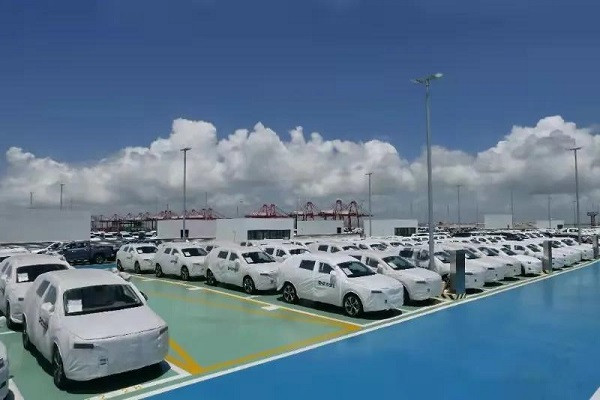 <a class='link'  target='_blank'>愛馳</a>,汽車出口