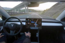 特斯拉的“纯视觉”，能否到达自动驾驶的彼岸？