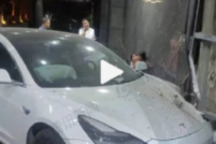 重庆一特斯拉被曝刹车失灵！孩子一脸是血 眉心缝了多针