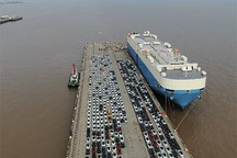 上海南港4410台Model 3整船出口欧洲