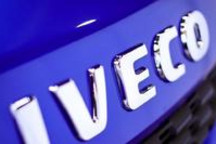 依维柯走到十字路口