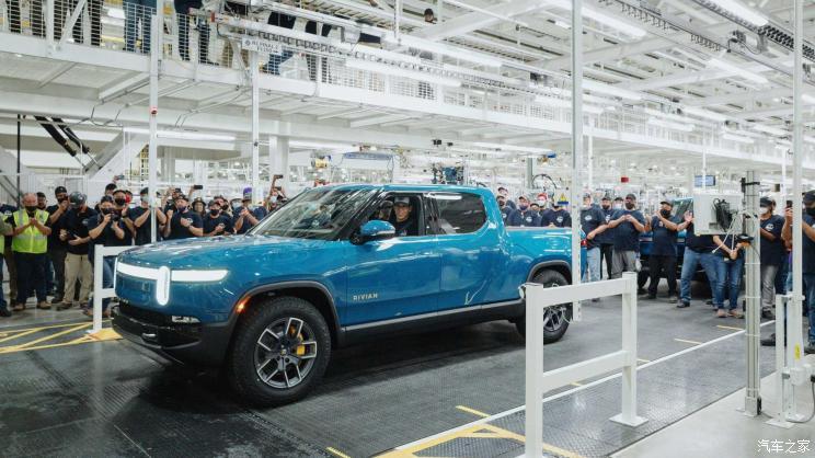 Ожидается, что первая серийная машина RIVIAN R1T сойдет с конвейера в этом месяце.