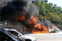 新能源车火灾碰撞事故频发 市场监管总局将建立车辆事故报告制度