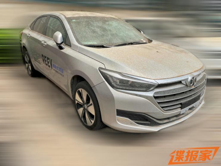 Эксклюзивные шпионские фотографии тестируемого электромобиля с увеличенным запасом хода в Пекине U7