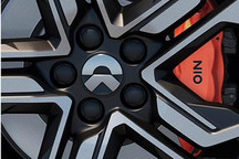 蔚来ES8新增极光绿配色/气辉橙卡钳