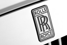 劳斯莱斯将推首款纯电Spectre，并在2030年前实现电气化