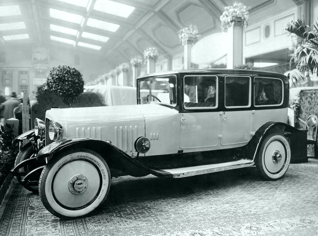 01.1921年第一款量产车W3开启迈巴赫品牌传奇.jpg