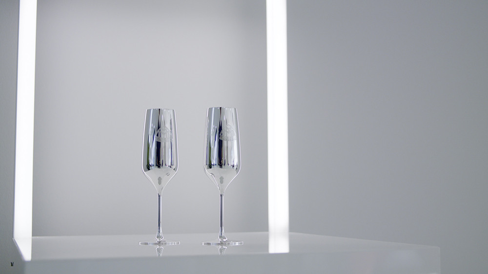 17.顶级银器制造商Robbe & Berking精心打造迈巴赫100周年纪念版香槟杯.jpg