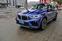 智驾开箱丨“凶猛”大家都知道，更可贵的是这台宝马X5 M也可“温