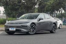 小鹏售后回复P7记忆泊车失控撞阀门问题