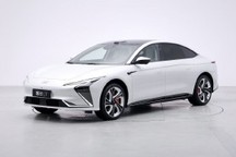 智己L7對比極氪001 智能電動轎車大比拼