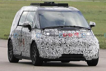 被美国出行公司看上 极氪Robotaxi谍照