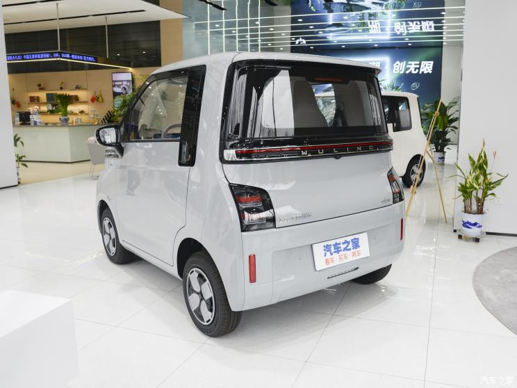 上汽通用五菱 五菱Air ev晴空 2023款 兩座-進(jìn)階版