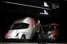 特斯拉向百事公司交付首批Semi电动卡车