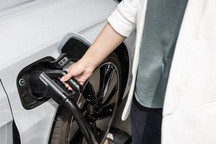 延續(xù)一年 新能源汽車?yán)^續(xù)免征購置稅