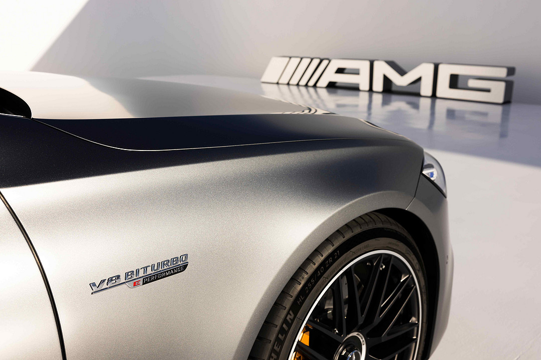 07.全新AMG S 63 E PERFORMANCE搭載源自F1賽車的E PERFORMANCE混合動力技術(shù)，實現(xiàn)4.0升V8渦輪增壓發(fā)動機(jī)、永磁同步電機(jī)、阿法特巴赫獨立研發(fā)的高性能電池的強強結(jié)合.jpg