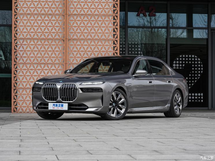BMW (импортированный) BMW i7 2023 xDrive60L Luxury Package