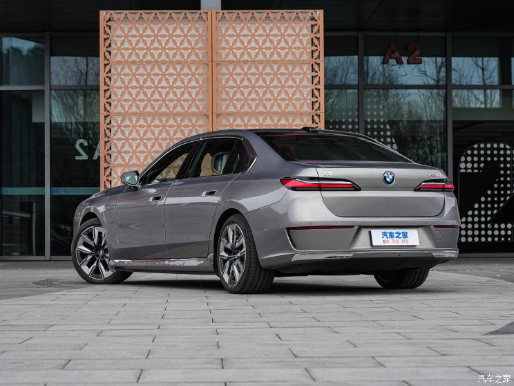 BMW (Импортированный) BMW i7 2023 xDrive60L Luxury Package