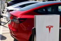 重整推特马斯克分身乏术 麻烦缠身特斯拉股价腰斩