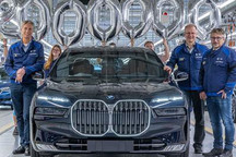 第200万辆宝马7系在德国丁戈芬工厂下线