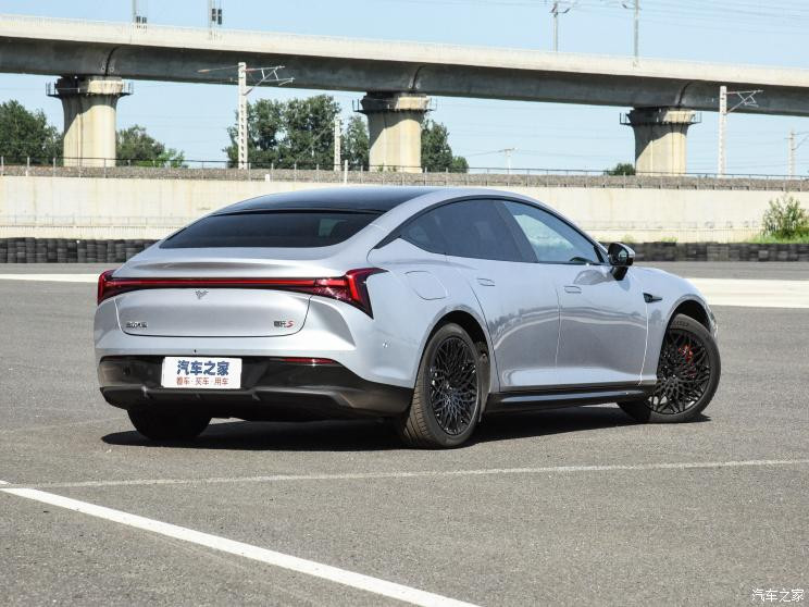 合眾汽車(chē) 哪吒S 2022款 純電版 試裝車(chē)