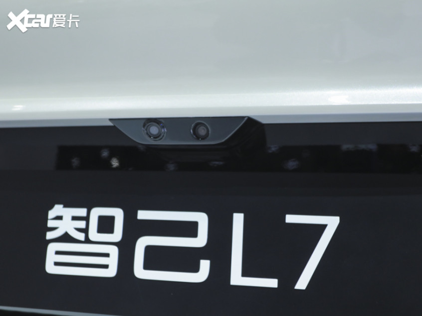 智己汽车2021款智己L7