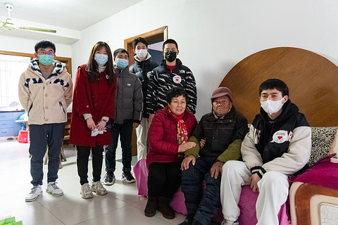 其乐融融闹元宵,特斯拉再送暖心节日礼