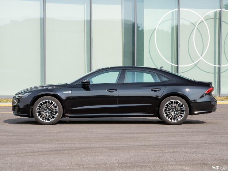 上汽奧迪 奧迪A7L 2022款 45 TFSI quattro S-line 見(jiàn)遠(yuǎn)型曜黑套裝