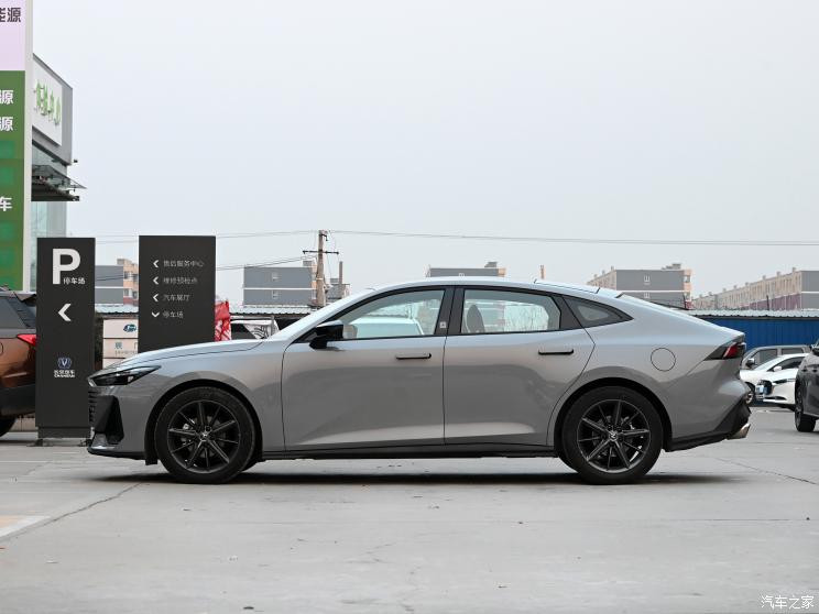 長安汽車 長安UNI-V 2022款 1.5T 尊貴型