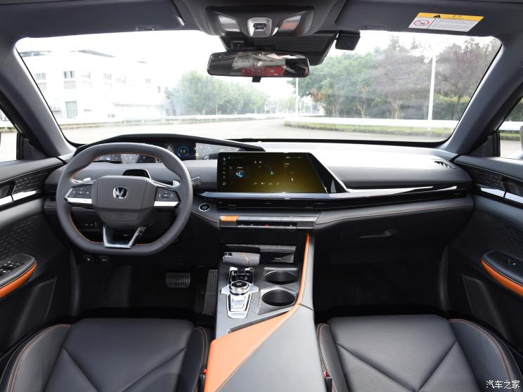 长安汽车 长安UNI-V 2022款 1.5T 智慧领航型