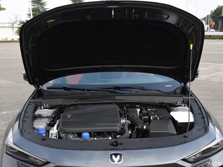 長安汽車 長安UNI-V 2022款 1.5T 智慧領(lǐng)航型