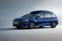 14.68万起、亏电4.4升油 新款比亚迪宋MAX上市定档：3月12日