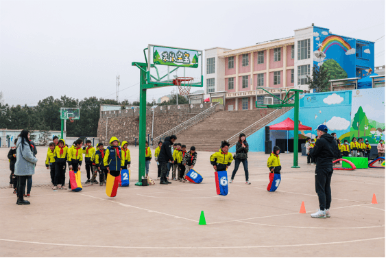 2022捷豹路虎希望小学迎春之旅为爱启程