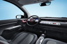 新款宏光MINI EV“街头小霸王”内饰曝光：像是坐进了游戏机里
