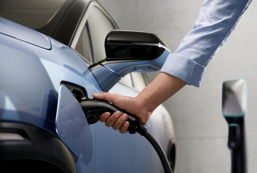【2022兩會】車企代表熱議新能源汽車，涉及碳足跡、補(bǔ)貼、動力電池、充換電等方面