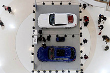 传统车企抢占商圈，开店容易，卖车难？