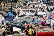 智驾评论：告别“圈养模式”，新能源汽车“延长补贴”论当休矣