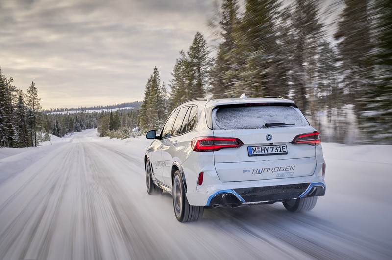 06. BMW iX5 Hydrogen氢燃料电池车冬测性能表现优异.jpg