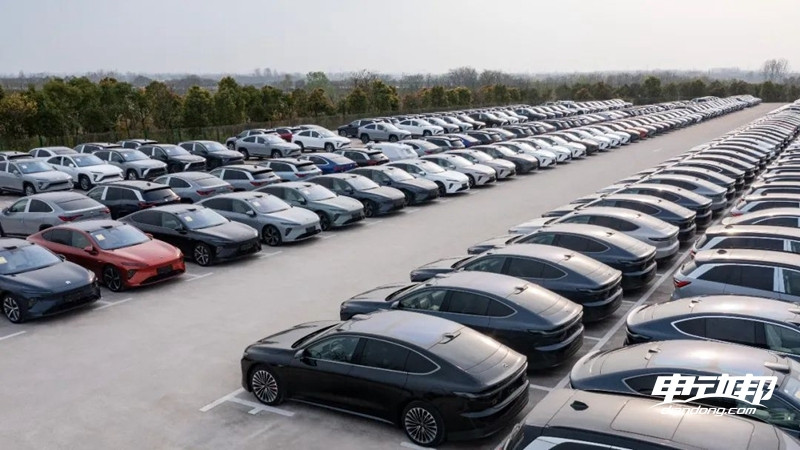 蔚来ET7进行首批新车交付 产能仍在爬坡/订单已超15000台