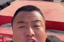 下高速被堵26个小时！疫情下卡车司机生存现状！